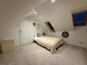 Modern 2-Bedroom Burnham High Street - Image 3