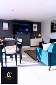 The Lockside By Allsquare Stays 5BDR Heathrow M4 M25 M3 - Image 4