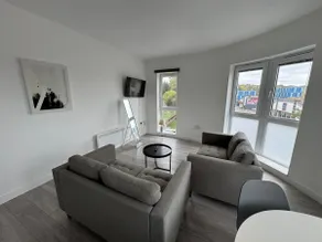 Stunning 2 bedroom apartment in a fairly new flat at the heart of Southampton central - Image 2