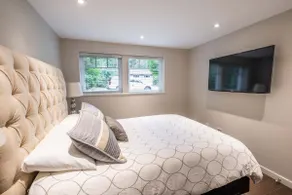 Beautifully furnished three bedroom suite. - Image 2