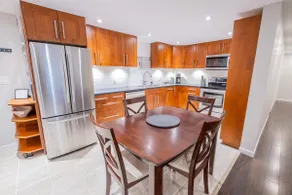 Beautifully furnished three bedroom suite. - Image 3