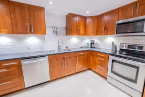 Beautifully furnished three bedroom suite. - Image 4