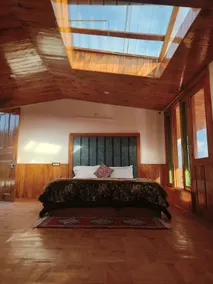 6 bed room apartment in mountain - Image 4