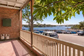 Central Harbour Retreat Steps to Harbour Bridge & CBD - Image 2