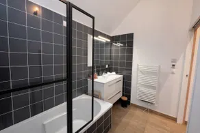L'Écrin – Garden cottage & Jacuzzi near the train station - Image 5