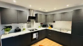 2-Bed Apartment, Swindon Old Town Square - Image 4