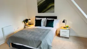 2-Bed Apartment, Swindon Old Town Square - Image 3