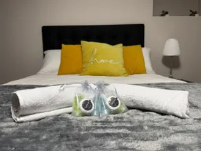 Stylish 1-Bed Apartment Ideal for 2 Guests - Image 5