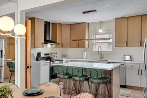 Spacious 3BR Home Near BUR | Sleeps 12 | Hot tub - Image 2