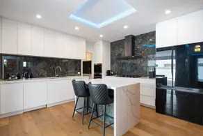Labrador Living - Spacious Haven near Lagoon & Cafes - Image 2