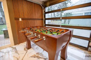 Moody Luxe Estate/King/Netflix/Firetable/Fuse-ball - Image 5