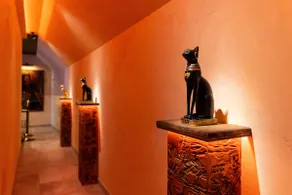 Cleopatra's Secret Luxury Suite with Jacuzzi - Image 4