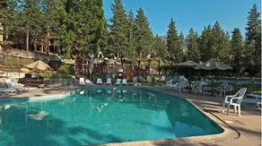 Spacious townhouse with shared hot tub & pool slee - Image 3
