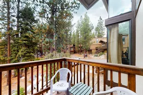 Spacious townhouse with shared hot tub & pool slee - Image 4
