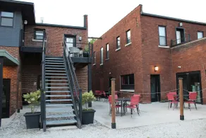 Urban Garden Loft | Historic Charm & Bold Design - Image 4