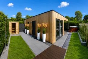 Sauna, hot tub & private garden couples & families - Image 4