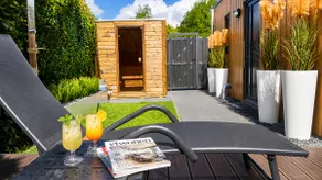 Sauna, hot tub & private garden couples & families - Image 3