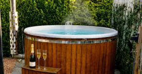 Sauna, hot tub & private garden couples & families - Image 2
