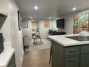 Stylish Private Flat Near Roosevelt Light Rail - Image 3