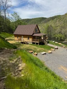 Cozy new Craigsville cabin on the Gauley River - Image 2