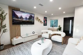 LA Panoramic Skyline View w/ Jacuzzi 3BR/2BA - Image 2