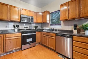 Spacious 4BR Townhouse | Sleeps 10 Near DC&Metro - Image 4