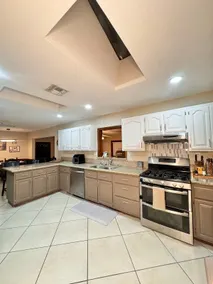 Come stay at this cozy home - Image 4