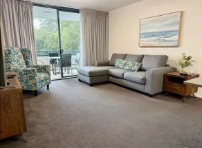 Coastal Breeze Nelson Bay, King bed, spa, pool - Image 3