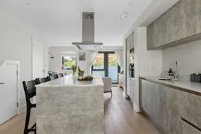 Luxury beachfront apartment | parking | Harlyn Bay - Image 4