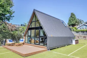 Smart Stylish Stay | Sunroom, BBQ & Basketball Fun - Image 2