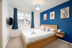 Stylish 2-Bed Flat with Balcony Near Haymarket - Pass the Keys - Image 4