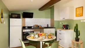 Get away-Air-conditioned-Center within walking distance-Public parking - Image 4