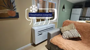 Get away-Air-conditioned-Center within walking distance-Public parking - Image 2