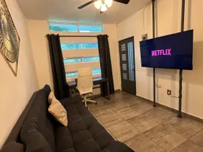 Modern and Central Apartment 3 with WiFi, A/C and Parking - Image 3