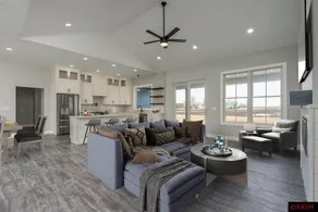 Spacious Modern Retreat Sleeps 8 - Image 4