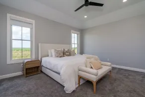 Spacious Modern Retreat Sleeps 8 - Image 5