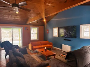 Delaware River Access | Walk to Town | Sleeps 10 - Image 4