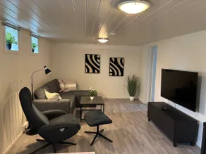 Central 2 bedroom basement apartment for 1-6 people with free parking - Image 2