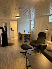 Central 2 bedroom basement apartment for 1-6 people with free parking - Image 5