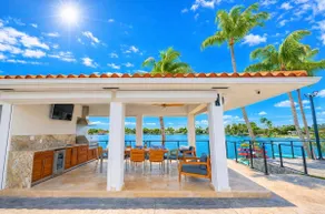 Lake House Oasis heated pool and amazing views! - Image 3