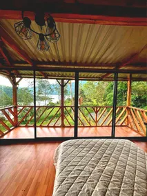 Vintage cabin overlooking La Esmeralda dam - Image 4