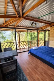 Vintage cabin overlooking La Esmeralda dam - Image 2