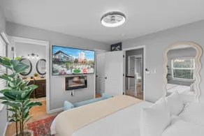 Sunlit Olive Haus | 3BR Duplex Near CWE - Image 4