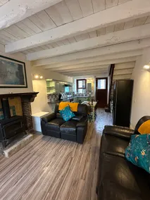 Rose Retreat – Rural, Relaxing Cottage for 4 - Image 5