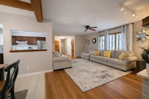 Walk to UB & Golf • Yard + Fire Pit • Niagara Fall - Image 3