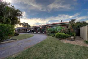 Huge Resort Style Retreat - Work or Play - Image 2