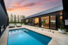 Jarli Barn - Refined Wine Country Retreat with Pool - Image 2