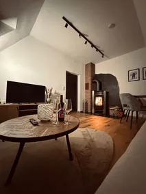 Charming attic apartment with fireplace & castle view - Image 2