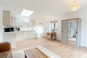 New self-catering studio in stunning location - Image 4