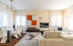 Lovely home in Teolo (PD) with private swimming pool, can be inside or outside - Image 4